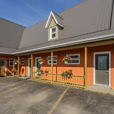 Auberge De L'Anse Рив'єр-дю-Лу Екстер'єр фото